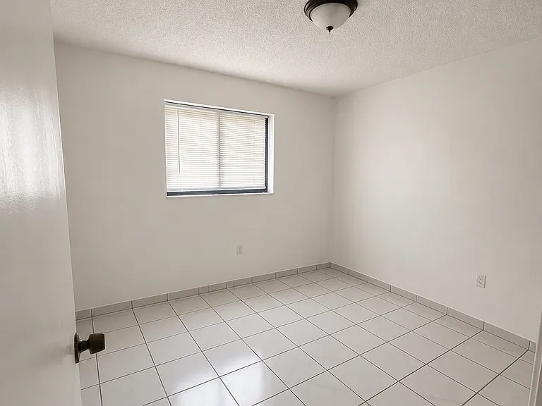 1820 W 53rd St #108 — Photo 7