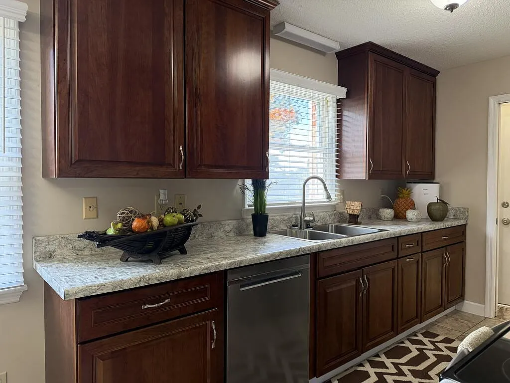3 bed, 2.0 bath, 1768 sqft, $1,675 — Photo 4