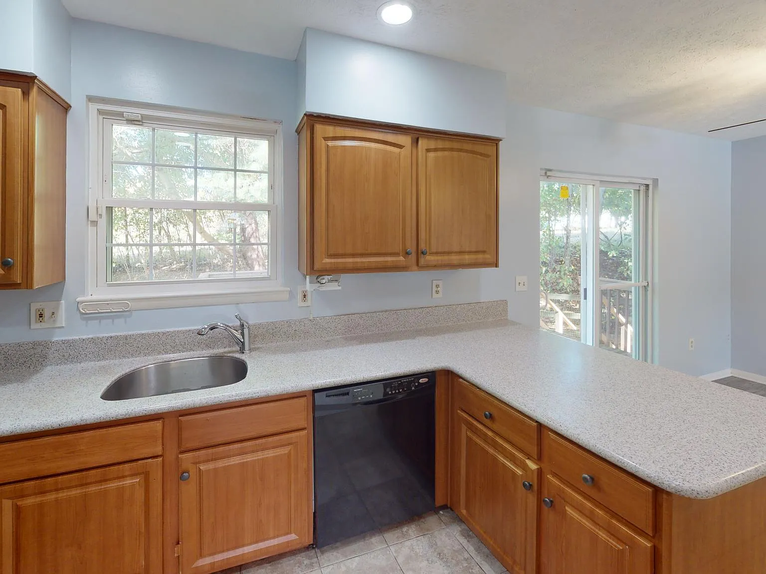 4 bed, 2.5 bath, 2000 sqft, $2,600 — Photo 4