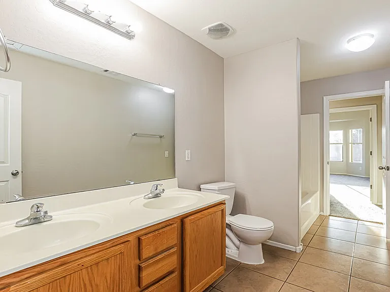 7814 S 72nd Ln — Photo 15
