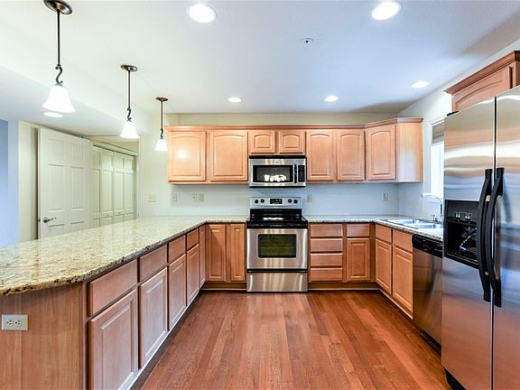 4th image of 278 Sunset Cv Unit 204