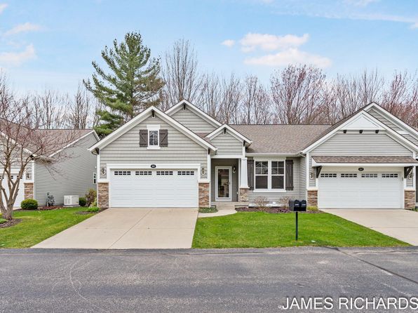 16991 Pickett Ln, Nunica, MI 49448