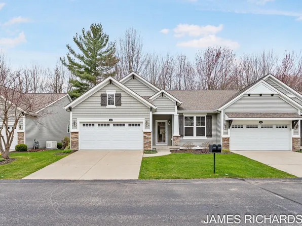 16991 Pickett Ln, Nunica, MI 49448