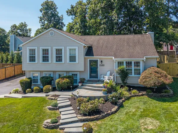 15203 Philip Lee Rd, Chantilly, VA 20151