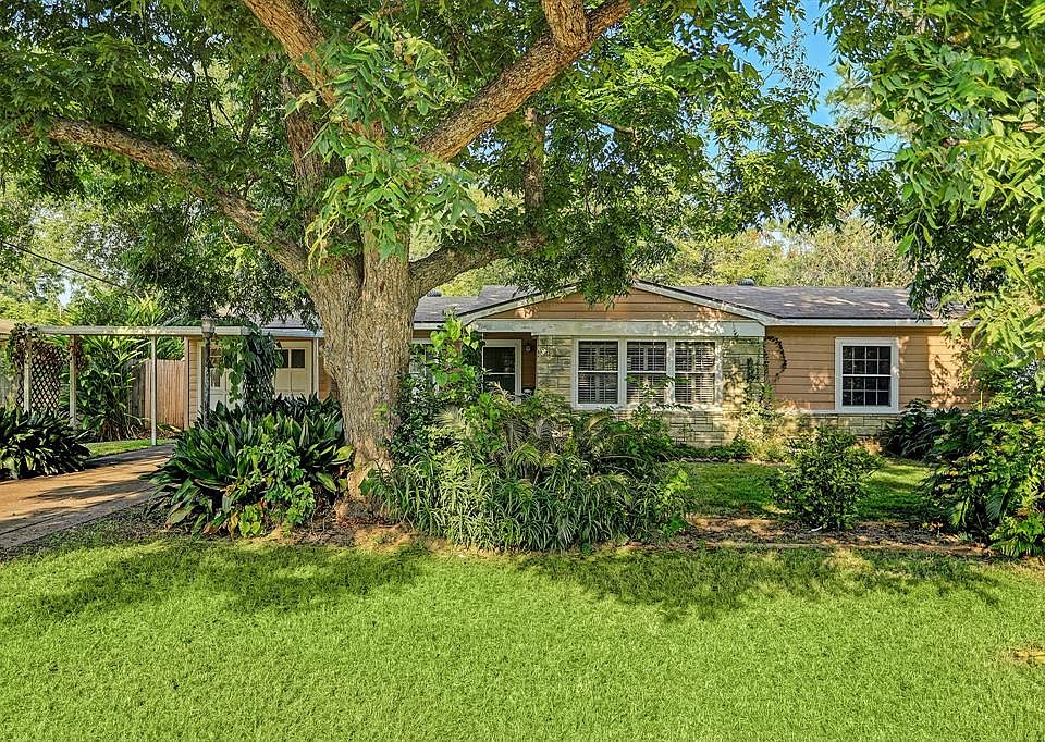 1st image of 2211 Meadow Ln