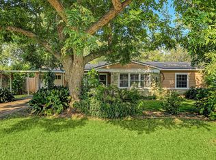 2211 Meadow Ln, La Marque, TX 77568