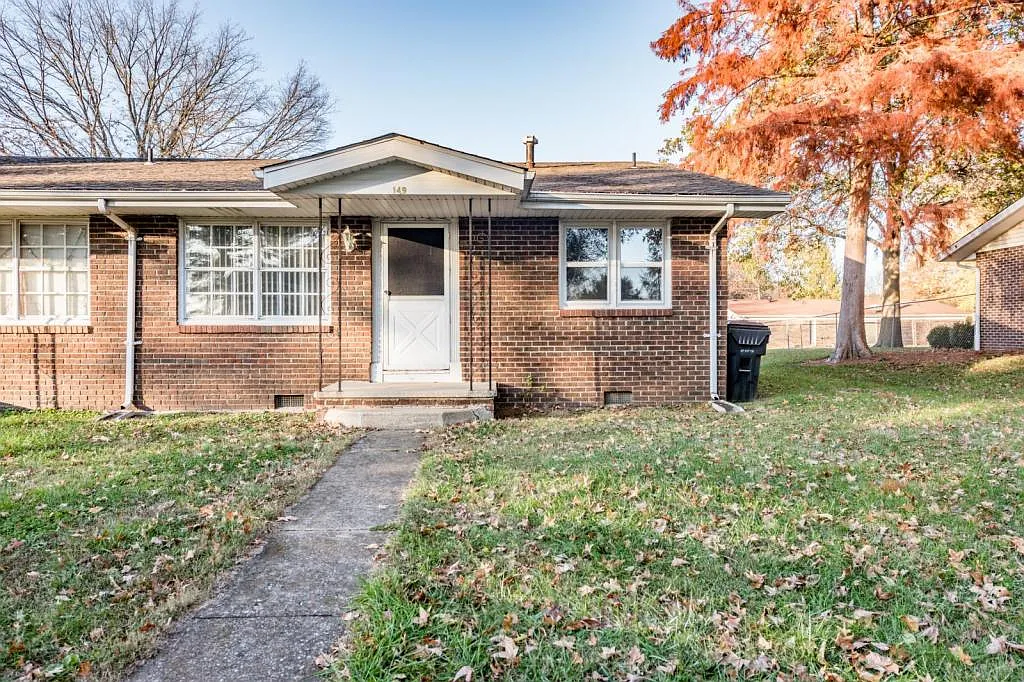 149 Lake Forest Dr photo 1