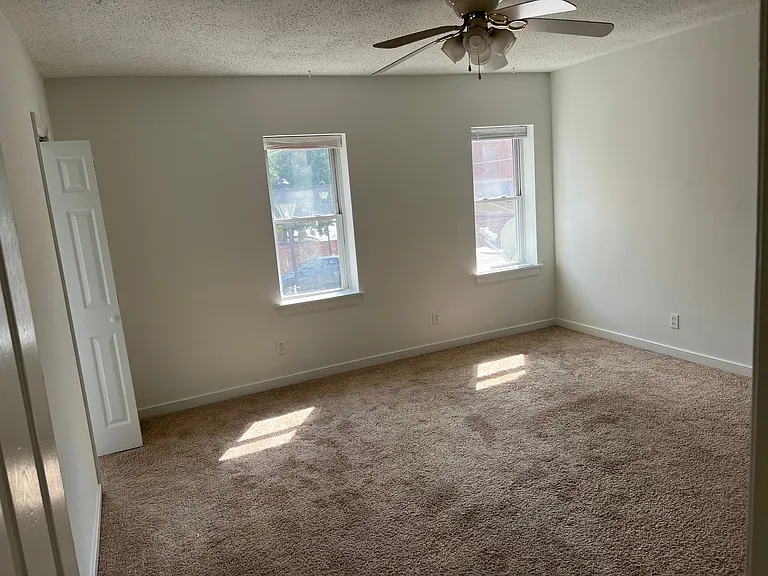 1208 W Clay St — Photo 4