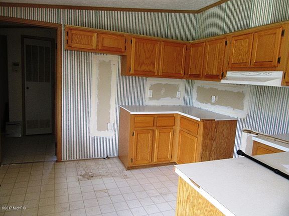 3rd image of 7583 Seeley Rd