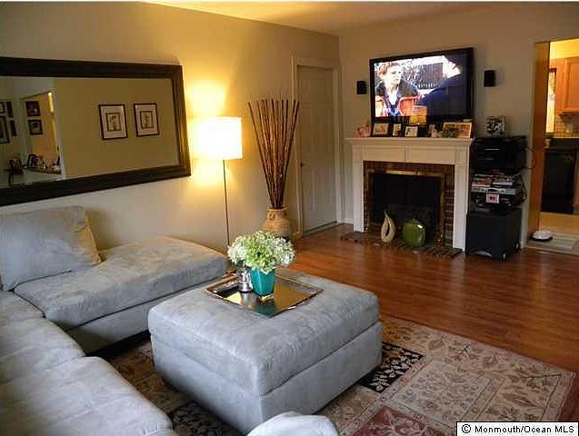 1st image of 563 Parkwood Ave