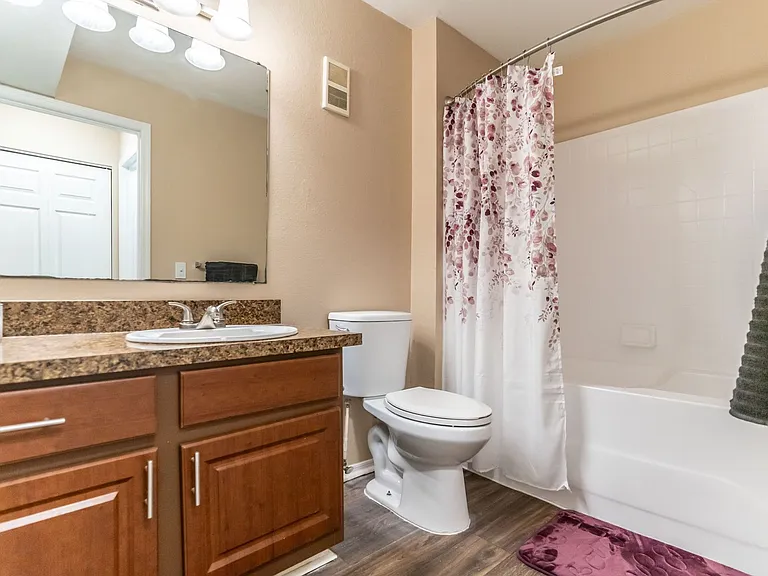 Mission Club Apartments — Photo 9