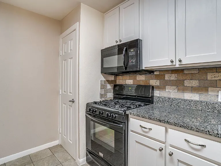 4713 Kilpatrick Ave — Photo 10