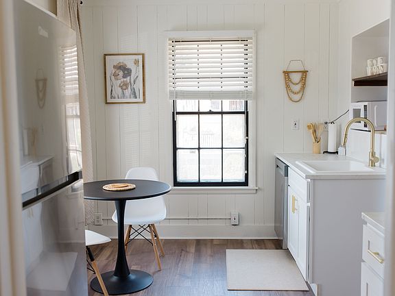 Kitchenette. Dishwasher, refrigerator, electric double burner.