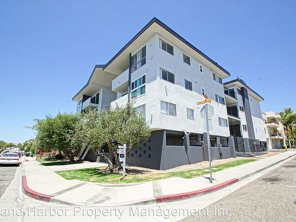 3rd image of 1100 Monterey Blvd APT 03