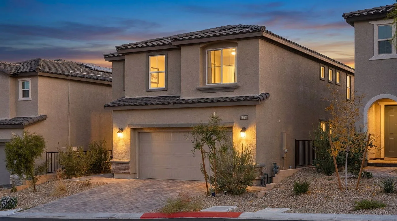 5 bed, 3.5 bath, 2718 sqft, $2,950 — Photo 2