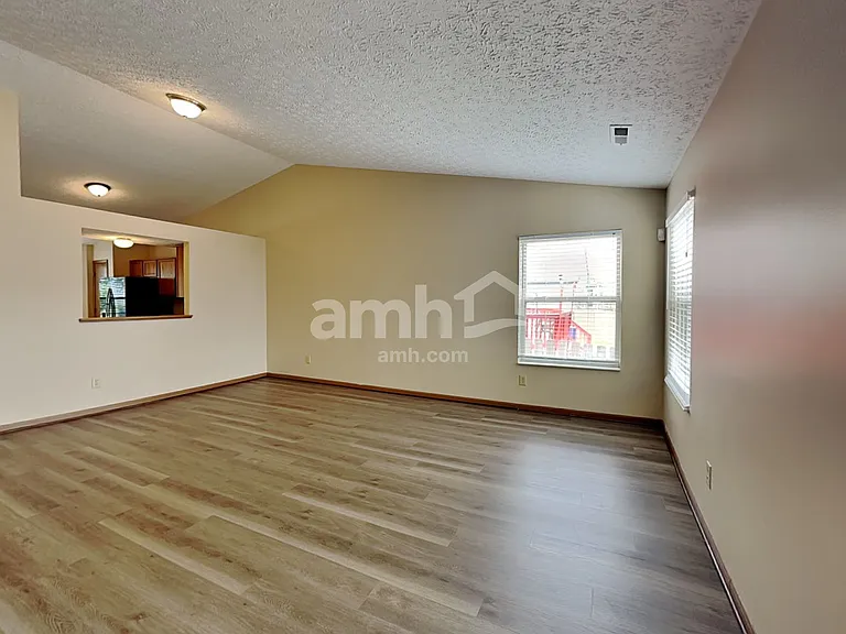 4930 Kingpin Dr — Photo 6