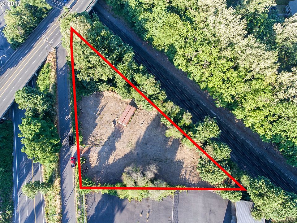 2nd image of 6048 N Columbia Way