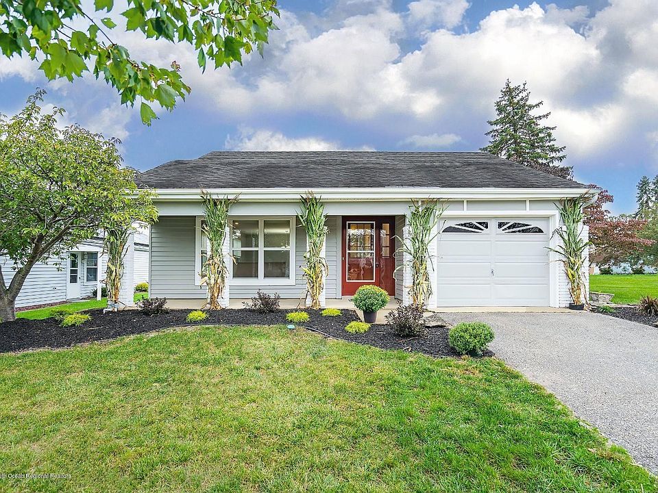 1st image of 33 Woodstock Lane
