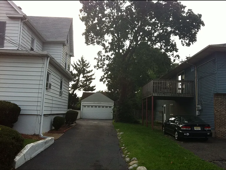 Hillcrest Ave — Photo 13