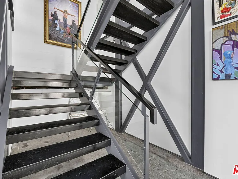 2120 Narcissus Ct — Photo 16