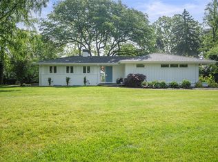 10 Old Farm Rd, Rosslyn Farms, PA 15106