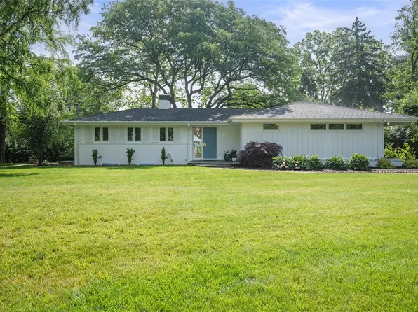 10 Old Farm Rd, Rosslyn Farms, PA 15106