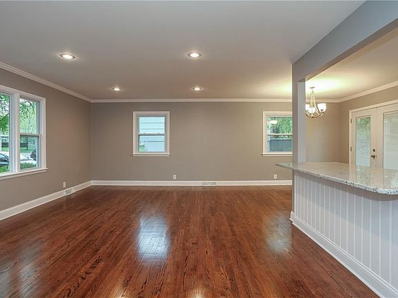 4th image of 8110 W 92nd Ter