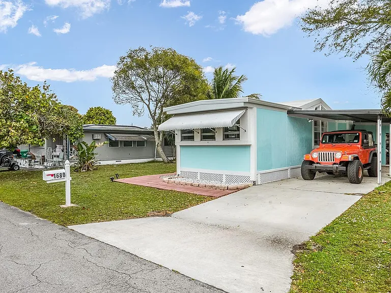 1680 SW 84th Ave — Photo 13