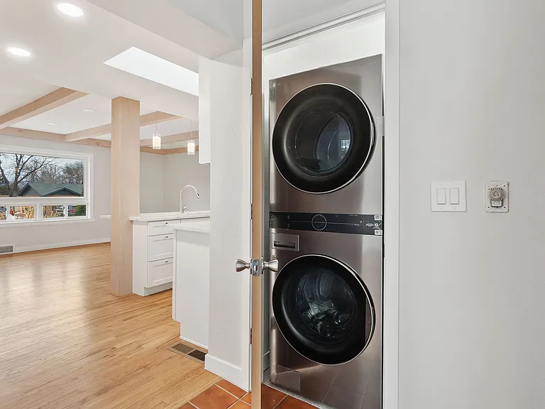 4210 Balsam St — Photo 14