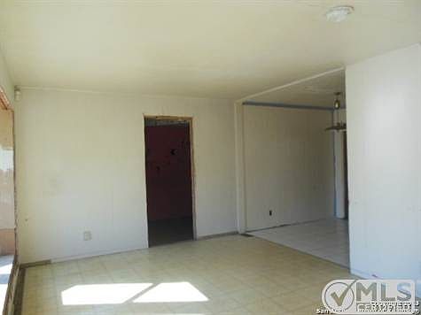 4th image of 519 E Bonner Ave