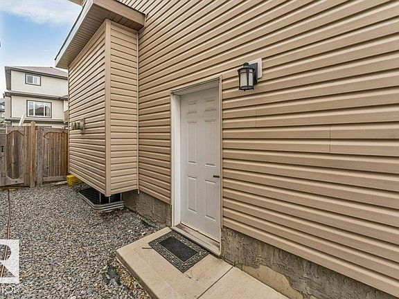 4th image of 5137 1b Ave SW