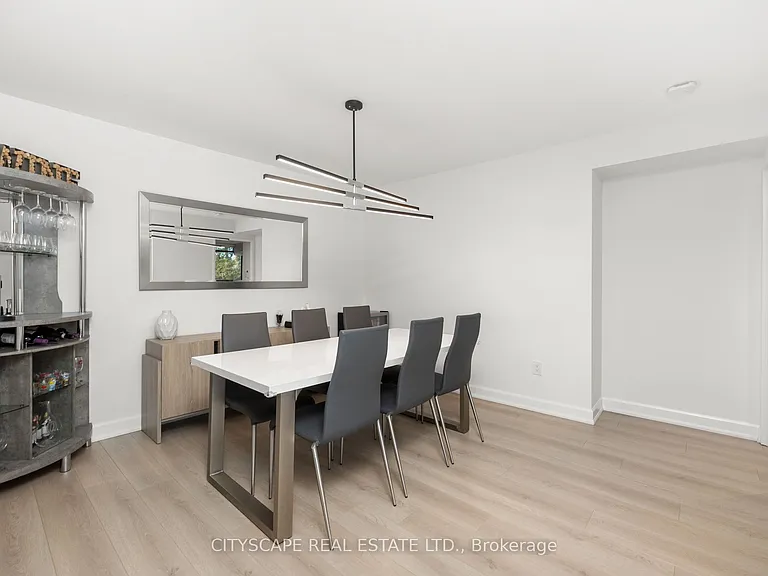 7460 Bathurst St #209 — Photo 10
