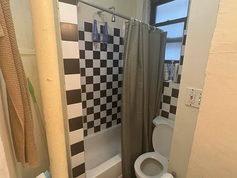 540 E 5th St #10 — Photo 18