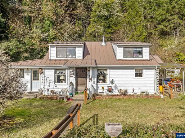 42307 N River Dr, Sweet Home, OR 97386