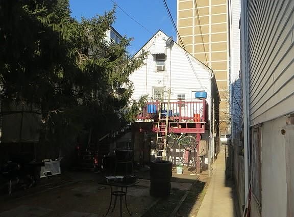 2nd image of 3023 W 21st Pl #House