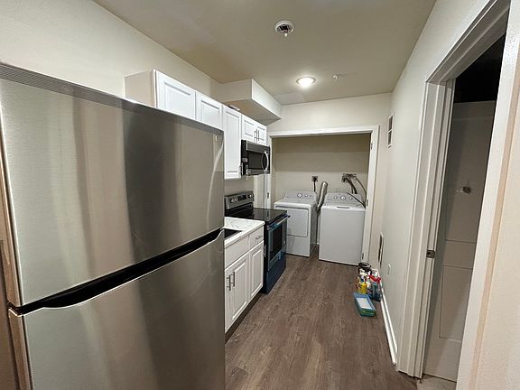 3rd image of 1520 N Sydenham St #1B