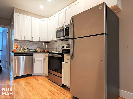 Rented by Rumah Realty Inc | media 2