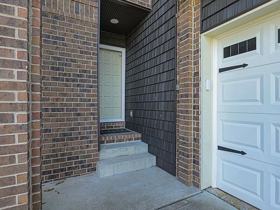 3rd image of 1748 Ridgemere Ct