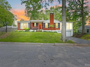 928 Golf Course Dr, Saint Louis, MO 63132