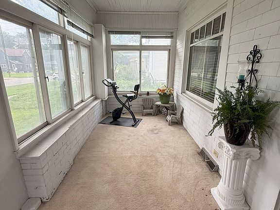 4th image of 527 College Ave