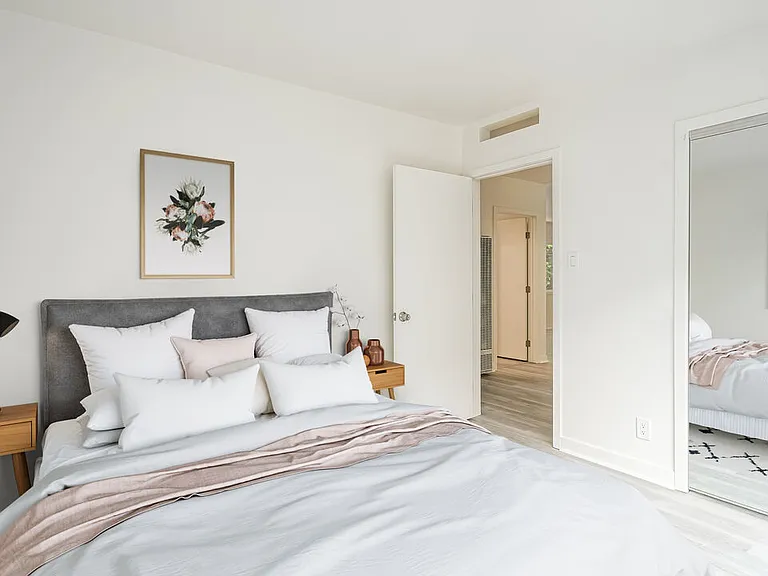 656 Indiana Ave #2 — Photo 8