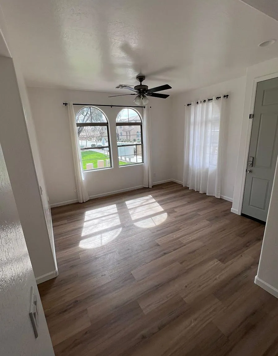 451 S Hawes Rd — Photo 3