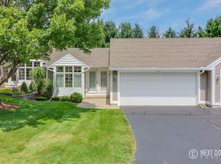 852 Clarewood Ct, Holland, MI 49423