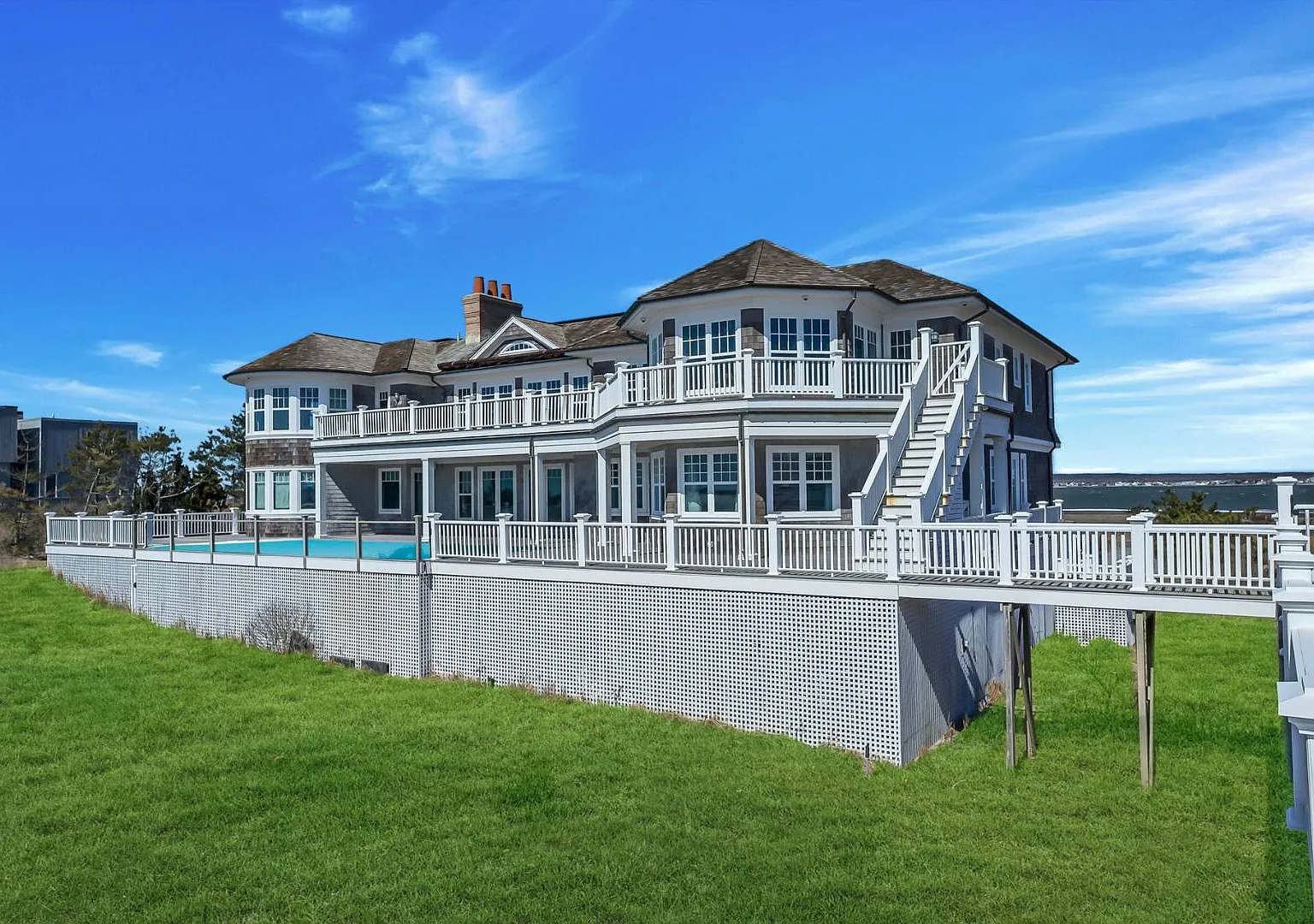 Oceanfront Estate with 360 Degree Bay & Ocean Views — Photo 2