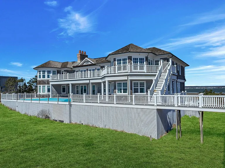 19 Dune Rd — Photo 2