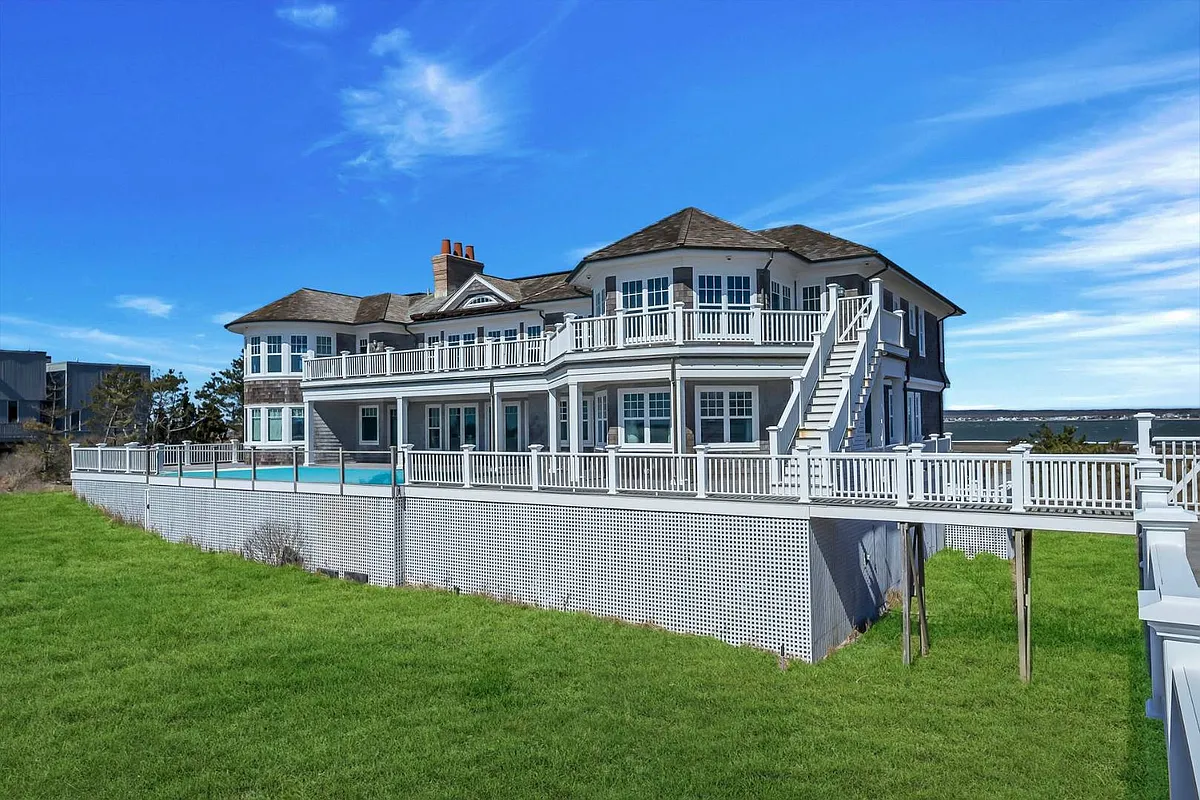 Building Photo - 19 Dune Rd