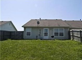 2055 Brook Ridge Ct, Tonganoxie, KS 66086