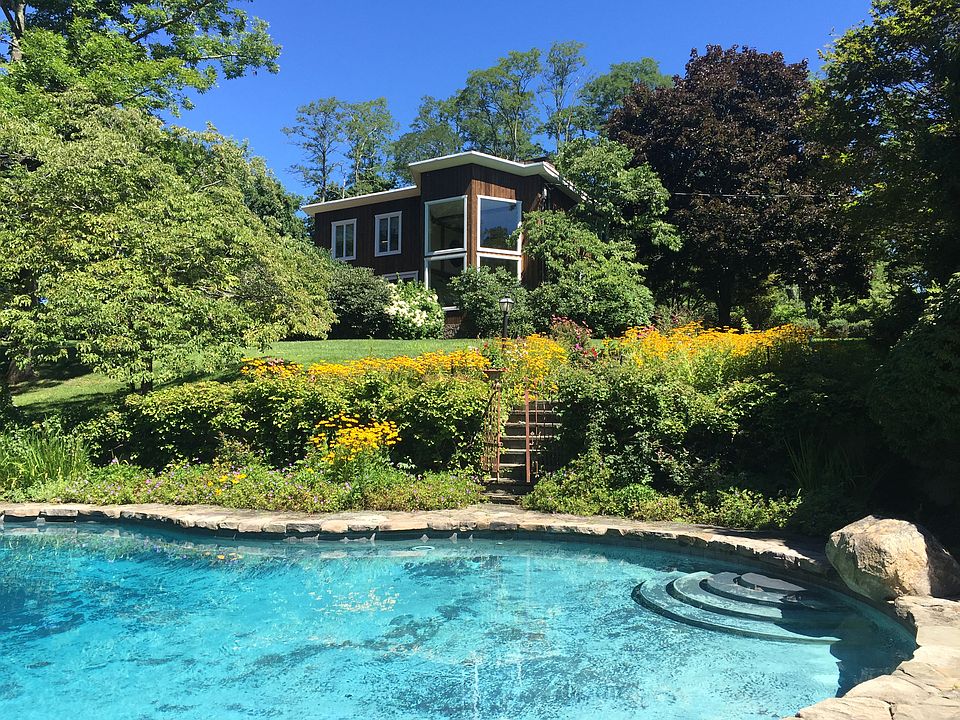 2nd image of 769 Old Quaker Hill Rd