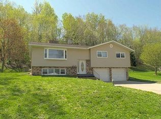 265 Riverview Dr, Dakota, MN 55925
