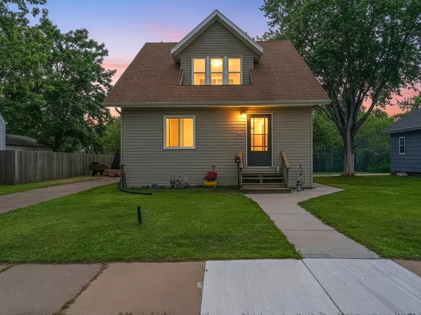111 10th St, Clintonville, WI 54929